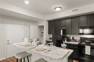 The Residences at Golf Village in Powell, OH - Foto de edificio - Building Photo