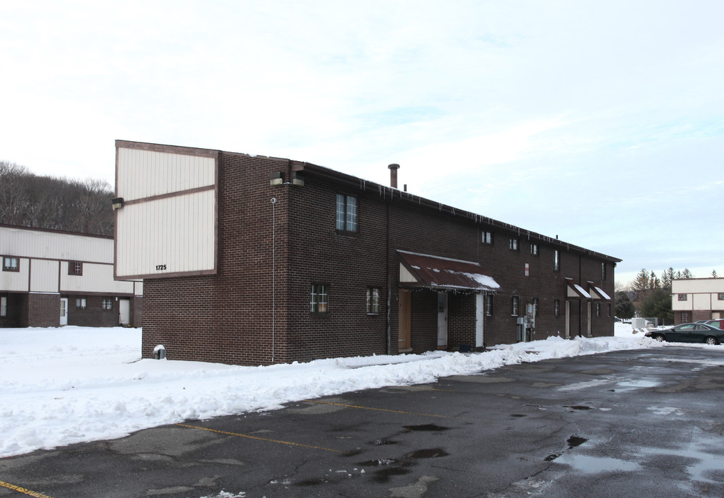 Truman Apartments in Waterbury, CT - Building Photo