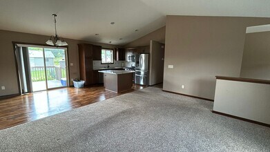 6736 Clarkia Dr NW in Rochester, MN - Building Photo - Building Photo