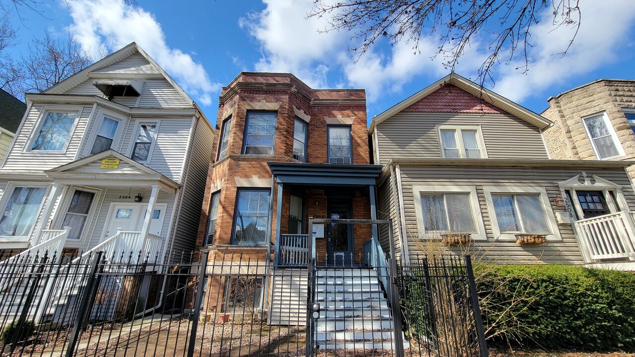 2506 N Monticello Ave in Chicago, IL - Building Photo