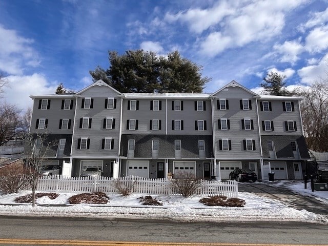 50 Brooks St in Worcester, MA - Building Photo