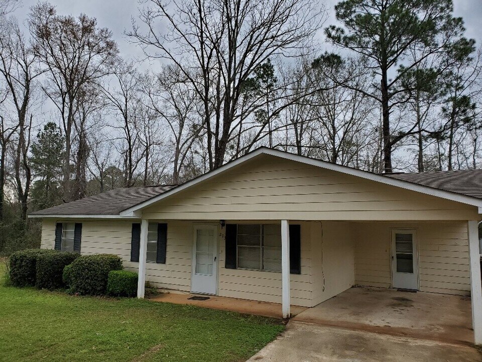 203 Gateway Dr in East Dublin, GA - Building Photo