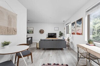 5858 N College Ave in Indianapolis, IN - Building Photo - Building Photo