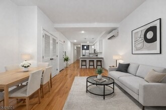 52 James St in Newark, NJ - Foto de edificio - Building Photo