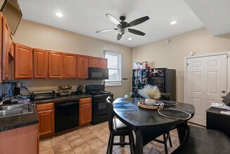 2028 N Hamlin Ave in Chicago, IL - Foto de edificio - Building Photo