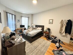 7 Grant St, Unit 1 in Boston, MA - Foto de edificio - Building Photo