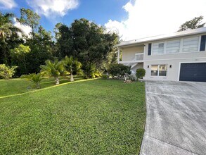 1337 Center Ln in Naples, FL - Building Photo - Building Photo