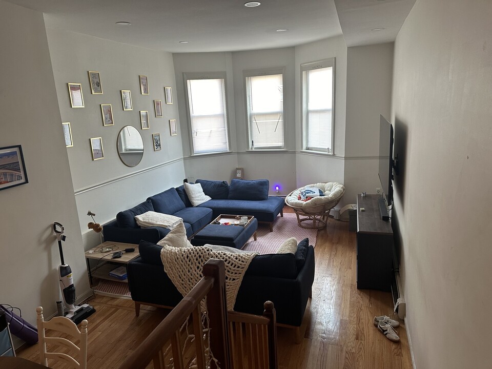 141 L St, Unit 1 in Boston, MA - Foto de edificio