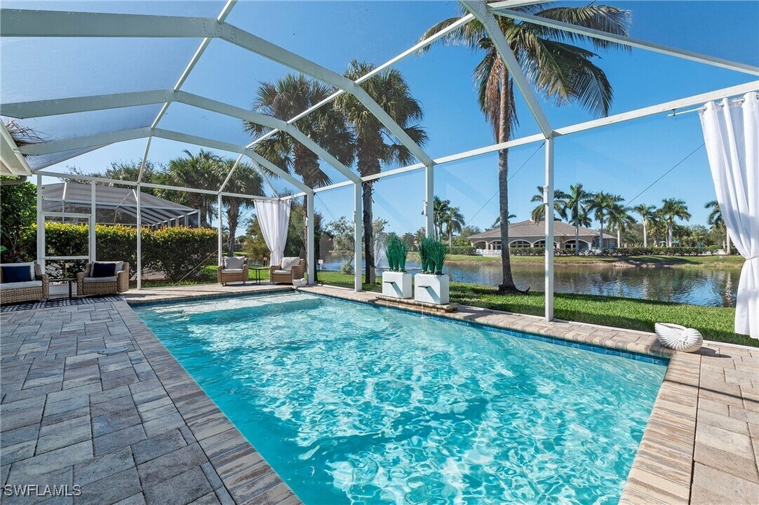 14321 Manchester Dr in Naples, FL - Building Photo