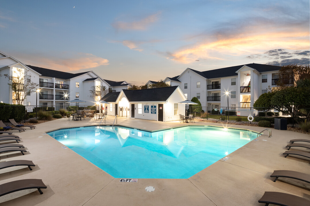 Claypond Commons in Myrtle Beach, SC - Foto de edificio