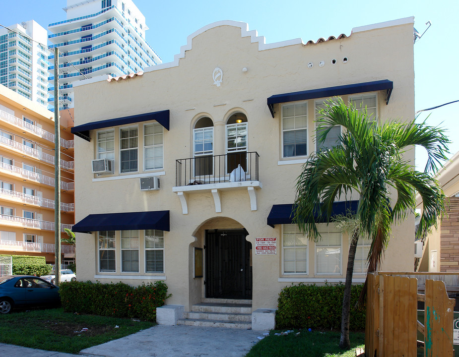 2395 NE 6th Ave in Miami, FL - Building Photo