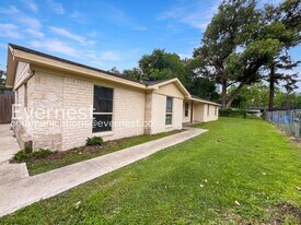 8117 Richland Dr in Houston, TX - Building Photo