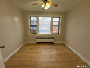 715 Burnside Ave in East Hartford, CT - Building Photo - Building Photo