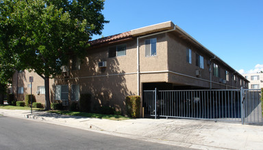 6210 Whitsett in North Hollywood, CA - Foto de edificio - Building Photo