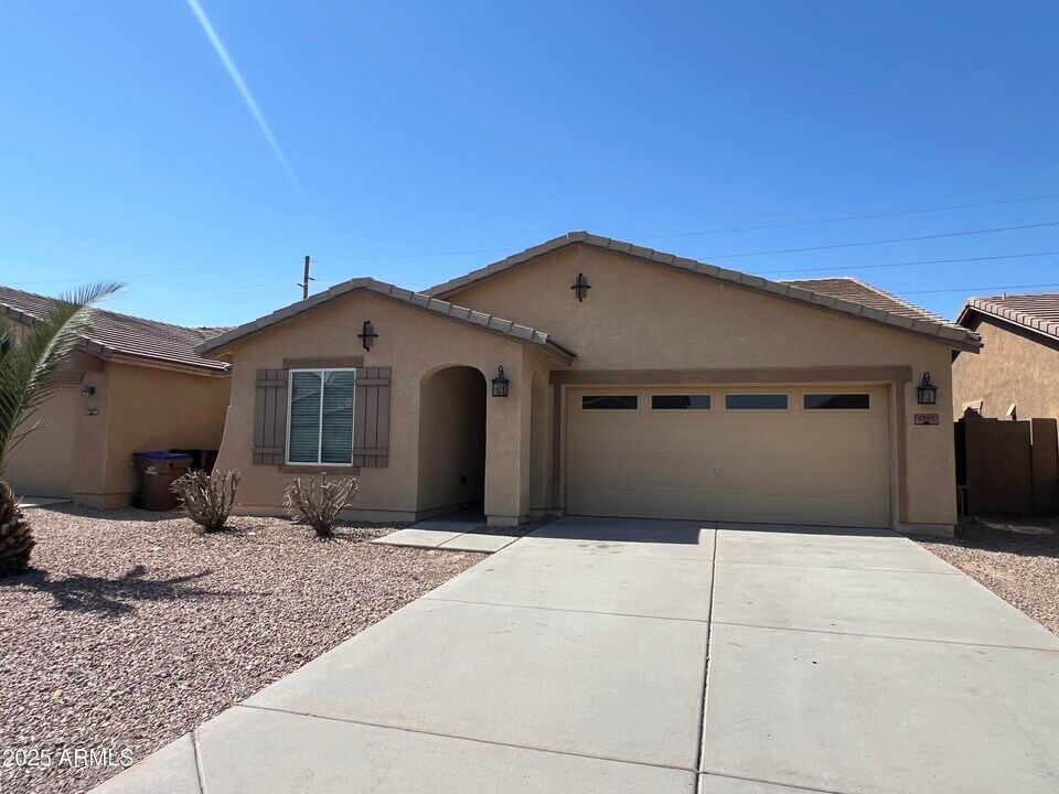 1397 E Mayfield Dr in San Tan Valley, AZ - Building Photo