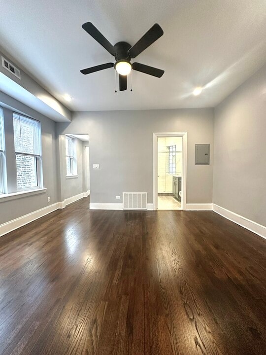 4445 N Sheridan Rd, Unit 4452-3 in Chicago, IL - Building Photo