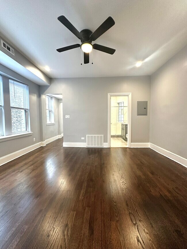 4445 N Sheridan Rd, Unit 4452-3