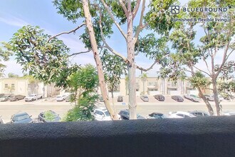 3883 Ingraham St in San Diego, CA - Building Photo - Building Photo