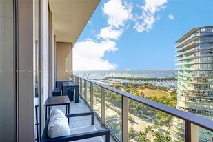 2655 S Bayshore Dr in Miami, FL - Building Photo
