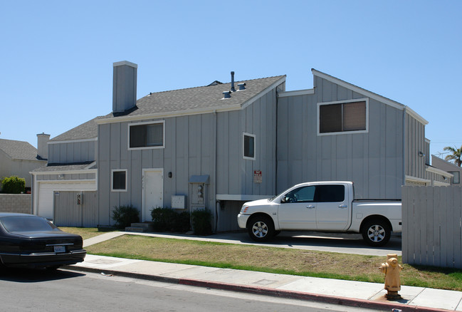 2113 Hess Ln in Huntington Beach, CA - Building Photo - Building Photo