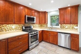 208 9th St in Hoboken, NJ - Building Photo - Building Photo