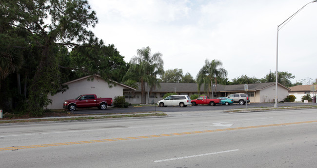 Gold Coach Apartments in Sarasota, FL - Foto de edificio - Building Photo