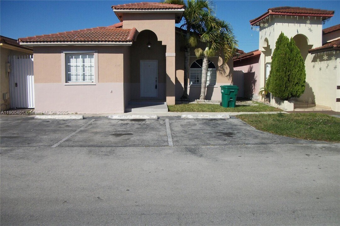 9307 NW 121st St in Hialeah Gardens, FL - Building Photo