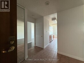 156-2156 Enfield Pl in Mississauga, ON - Building Photo - Building Photo