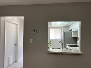 1135 Southdale Rd, Unit 104 in Ft. Myers, FL - Building Photo - Building Photo