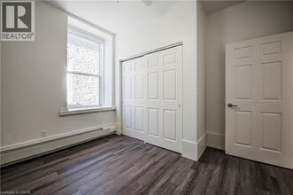 28 Main St in Cambridge, ON - Building Photo - Building Photo