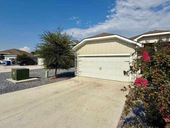 3438 Scott Cir in Seguin, TX - Building Photo - Building Photo