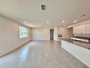 2350 Hibiscus Dr in Hollister, CA - Building Photo - Building Photo