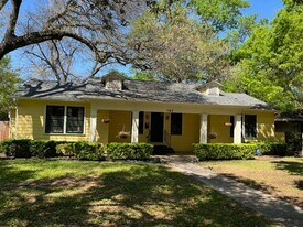 137 Schreiner Pl in San Antonio, TX - Building Photo