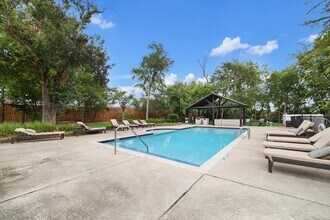 1710 W T C Jester Blvd in Houston, TX - Building Photo - Building Photo