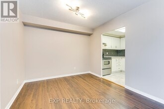 135-135 Hillcrest Ave in Mississauga, ON - Building Photo - Building Photo