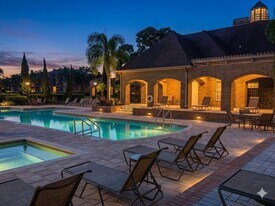 10200 Gandy Blvd N in St. Petersburg, FL - Building Photo