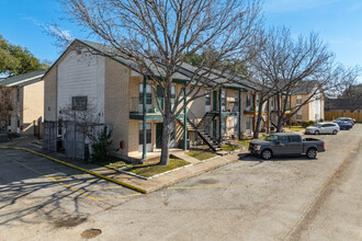 Park North Condominiums in San Marcos, TX - Foto de edificio - Building Photo