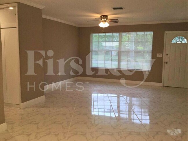 401 SW 68th Blvd in Pembroke Pines, FL - Foto de edificio - Building Photo