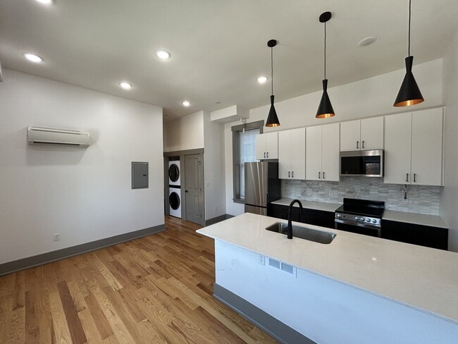 1725 Elm St