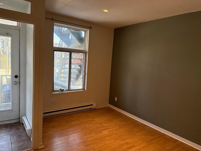 property at 5764 Av. De Lorimier