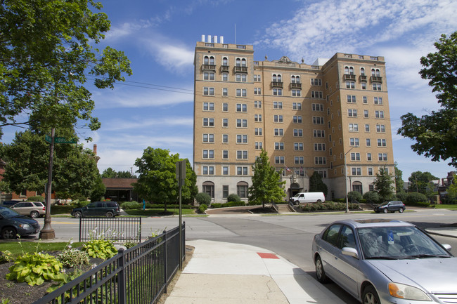 Fairview Homes in Columbus, OH - Foto de edificio - Building Photo