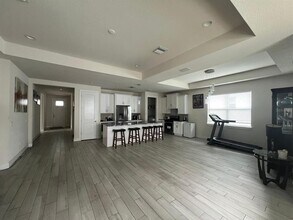 2065 Paragon Cir W in Clearwater, FL - Building Photo - Building Photo