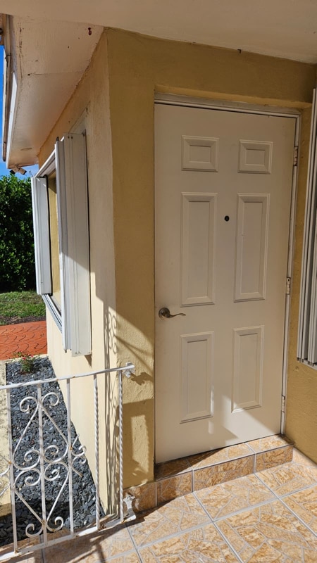 951 W 53rd St in Hialeah, FL - Foto de edificio - Building Photo