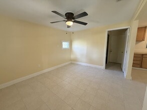 7036 Washington St in New Port Richey, FL - Foto de edificio - Building Photo