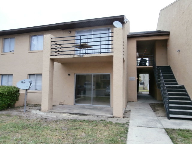 5207 Via Hacienda Cir-Unit -102 in Orlando, FL - Building Photo