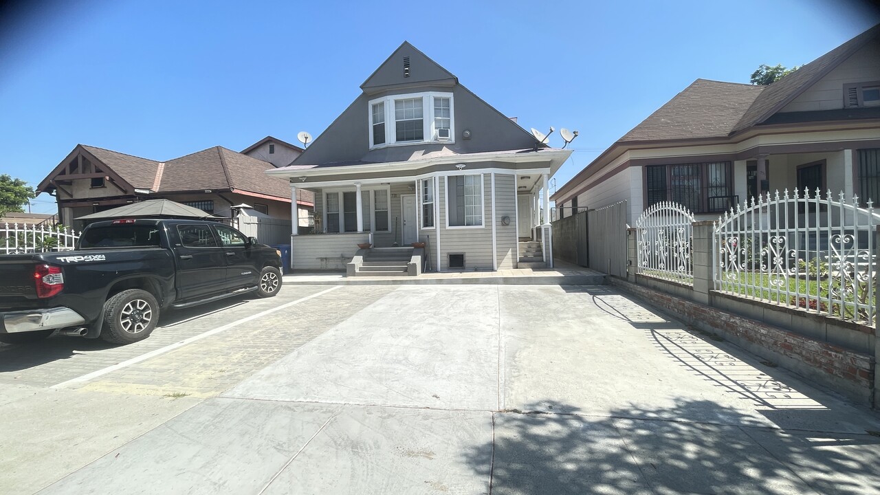 731 E 32nd St, Unit A in Los Angeles, CA - Building Photo