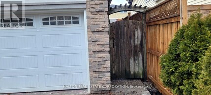 2452 Cavendish Dr in Burlington, ON - Building Photo - Building Photo