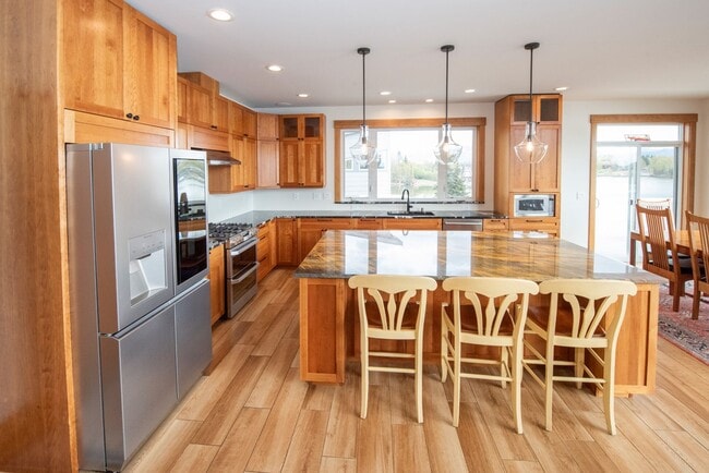 4043 North Point Dr in Anchorage, AK - Building Photo - Building Photo