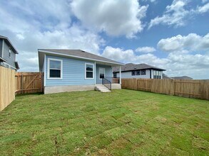 252 Wild Wind Trail in Jarrell, TX - Building Photo - Building Photo