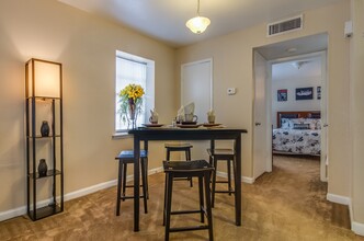 Merida Apartment Homes in San Antonio, TX - Foto de edificio - Building Photo